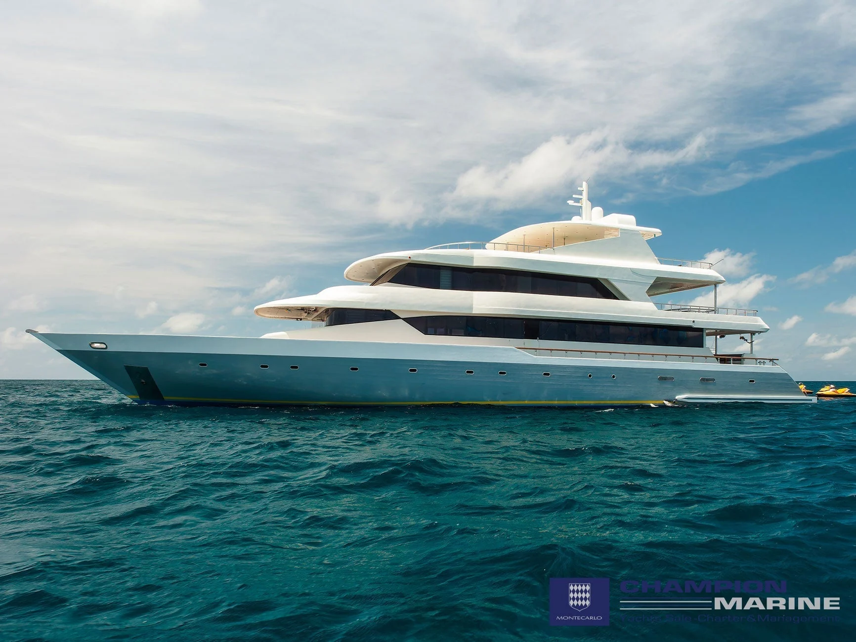 Acheter un yacht à Monaco : comment aligner performance et confort en mer
